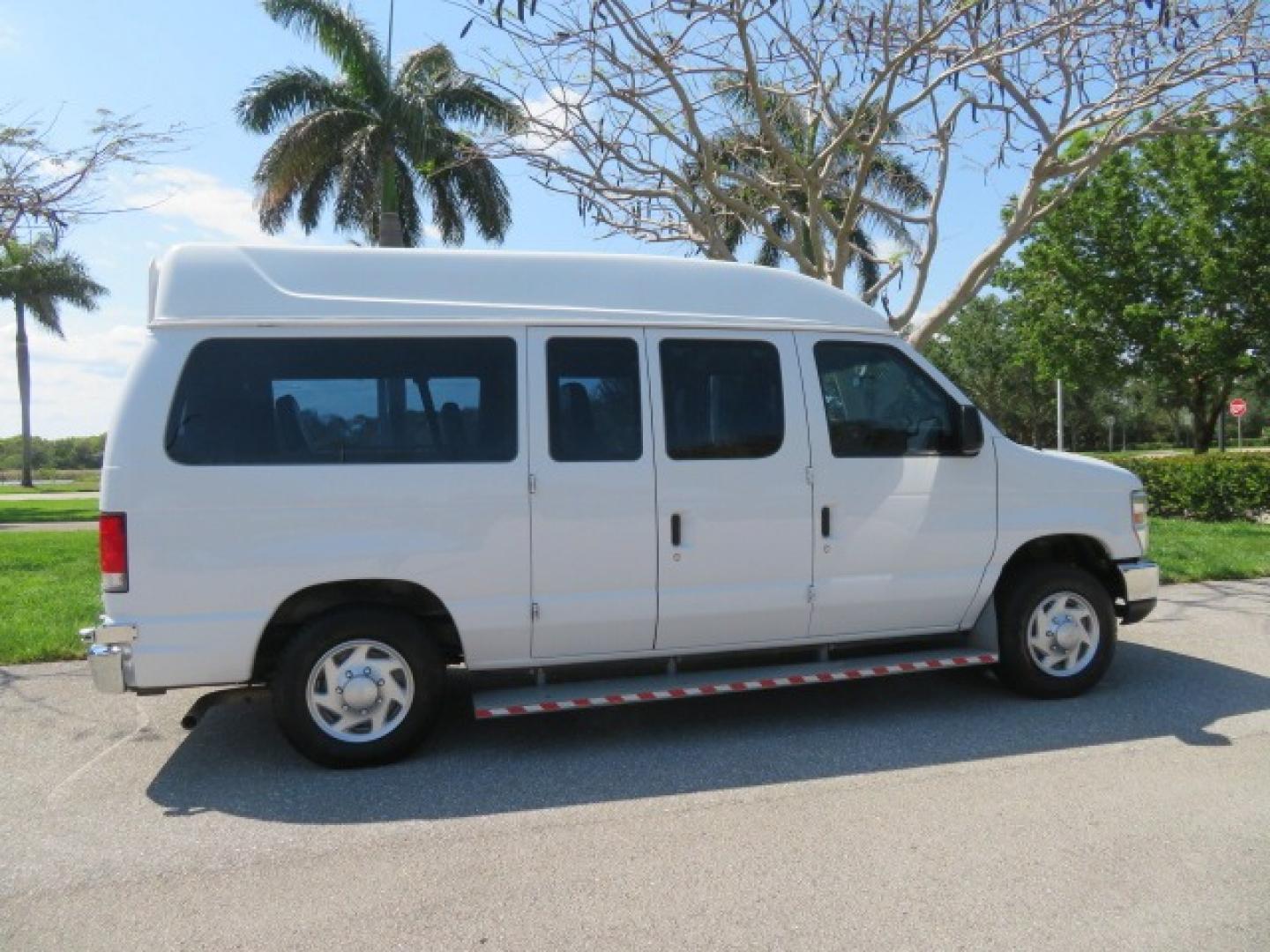 2014 White /Gray Ford E-Series Van (1FTNE1EW1ED) , Automatic transmission, located at 4301 Oak Circle #19, Boca Raton, FL, 33431, (954) 561-2499, 26.388861, -80.084038 - Photo#19